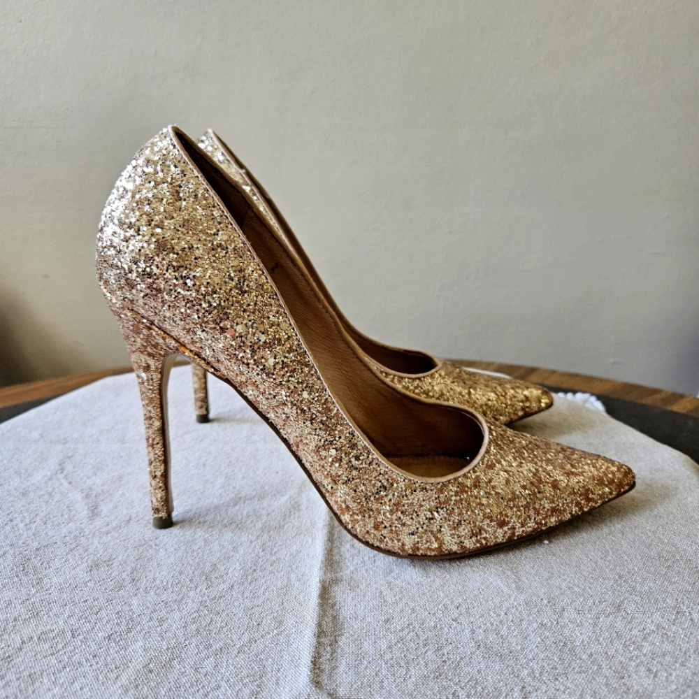 Steve Madden Gold Glitter Heel size 8.5